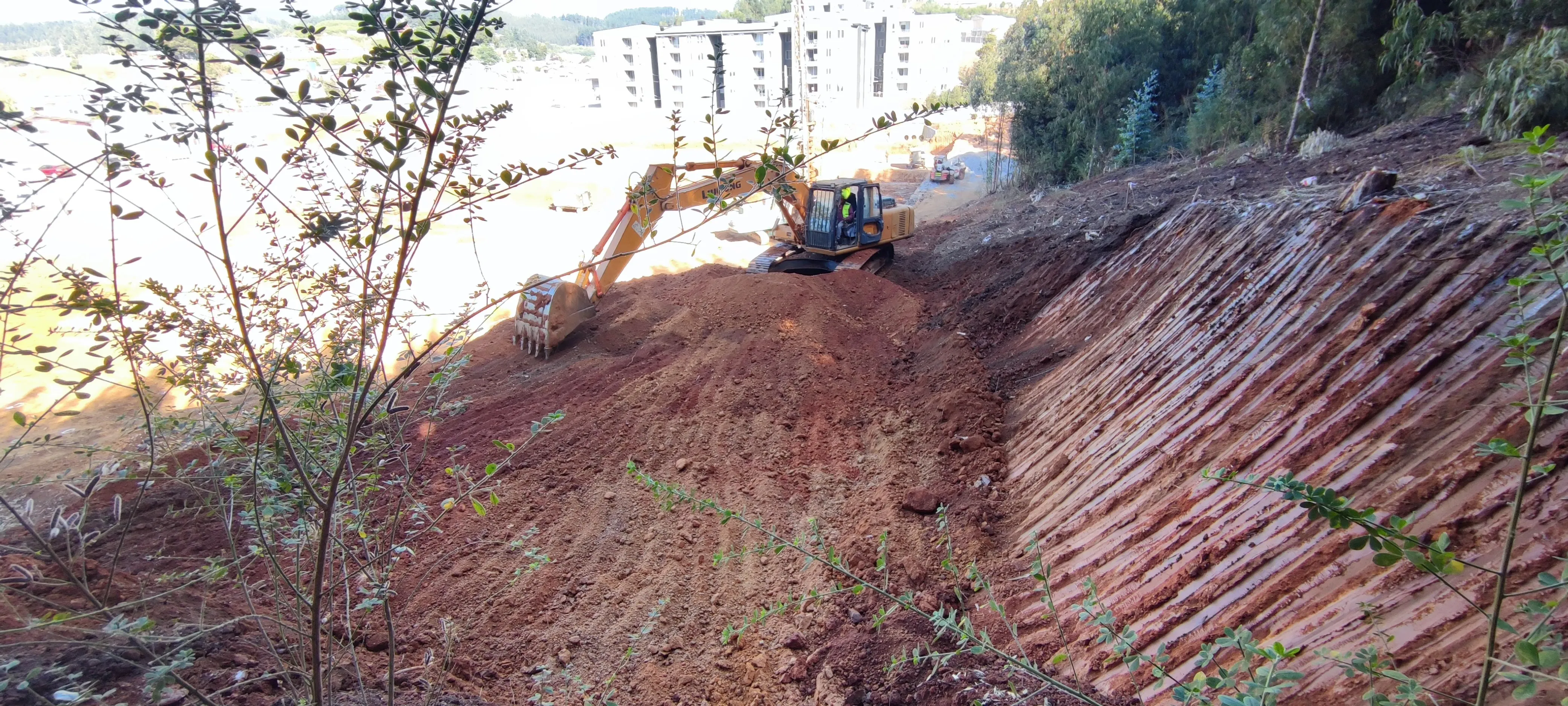 Corte del talud en proceso