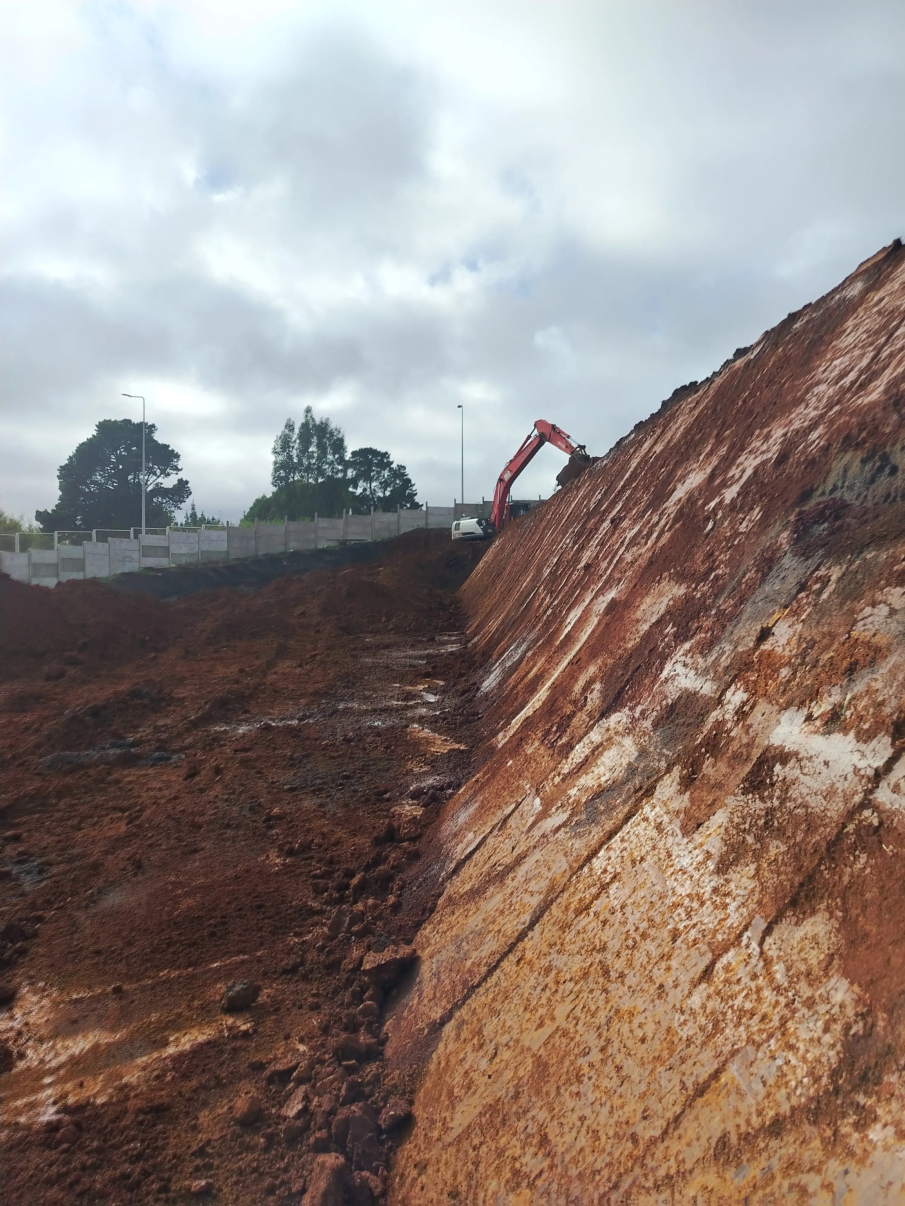 Corte de talud y plataformas escalonadas